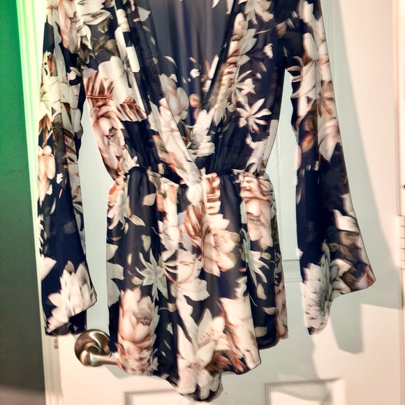 Sheer Romper Kimono🌺✨ - Picture 4 of 6